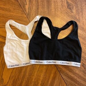 CALVIN KLEIN Girls sports bra - size SMALL